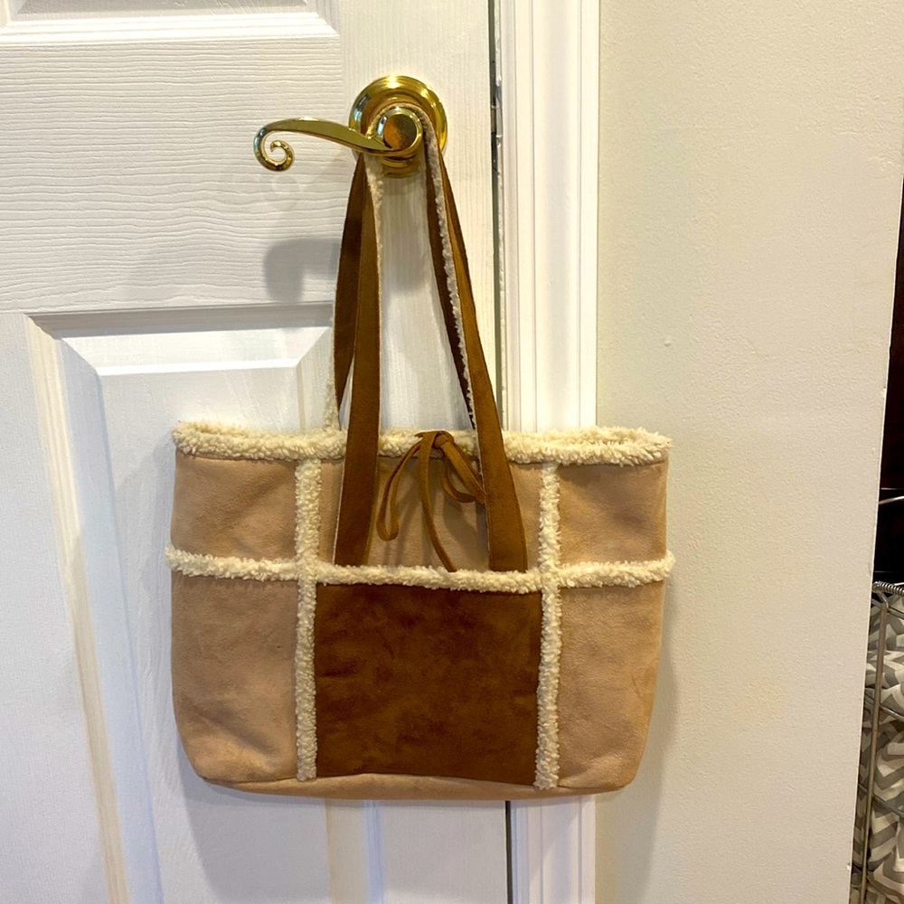Cute Tote to go perfect with your Uggs!